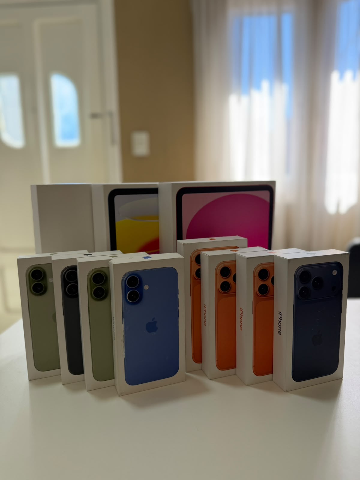 Stock de iPhone y iPad en cajas originales - variedad de colores mayorista